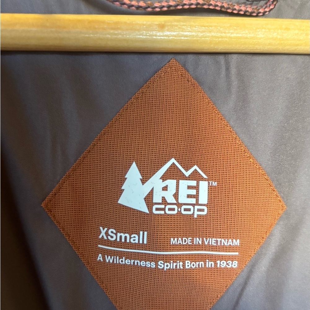 Women’s Hard Shell Jacket - Picture 7 of 7